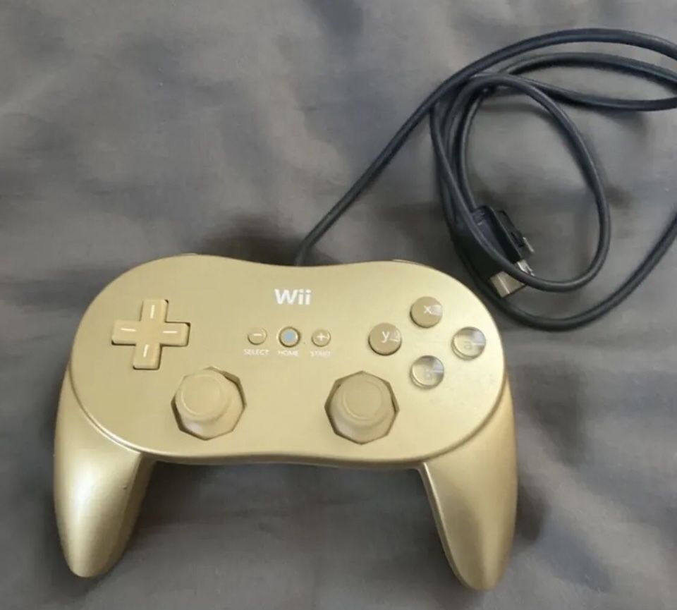 Nintendo Wii-Wii U Gold Controller