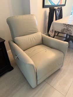 2 Ivory colored Leather Power Recliner Chair