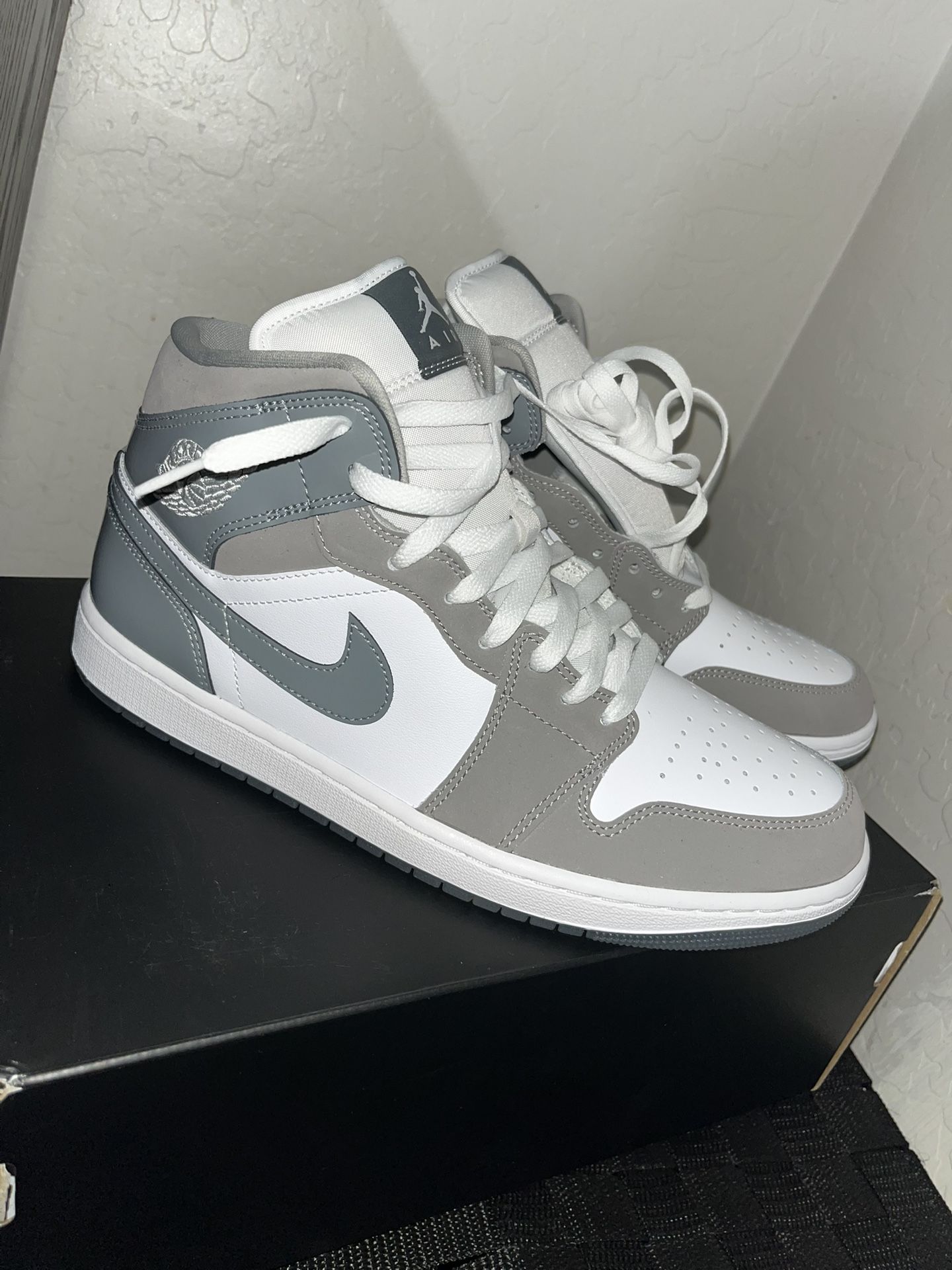 Jordan 1 Mids
