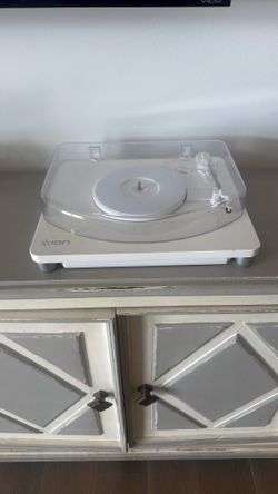 Ion Turntable White And Clear