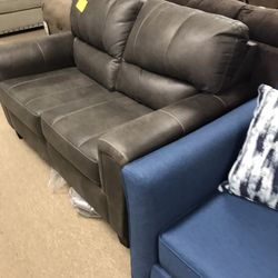 Gorgeous Comfy Couch New
