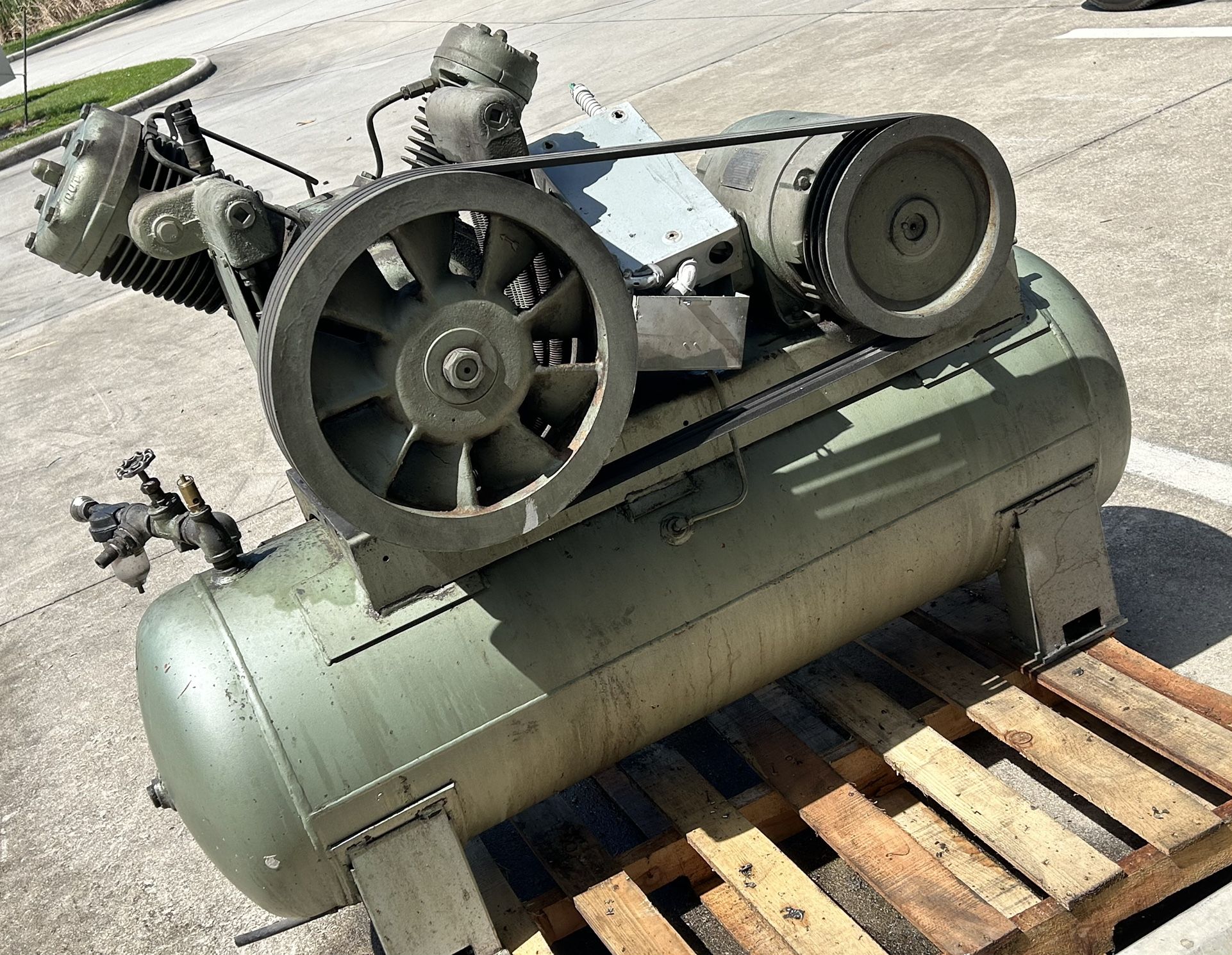 Ingersoll-Rand T30 10hp Air Compressor