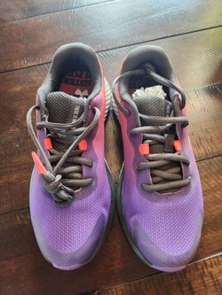 Under Armour shoes 4Y/ Girl shoes/ tennis