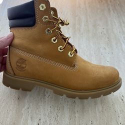 WOMEN’S TIMBERLAND BOOTS 5.5