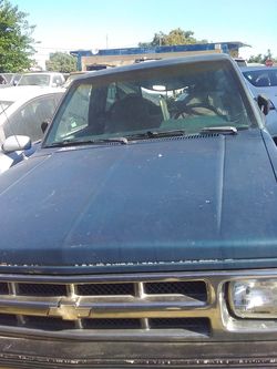 PARTING OUT! 1994 Chevy S10
