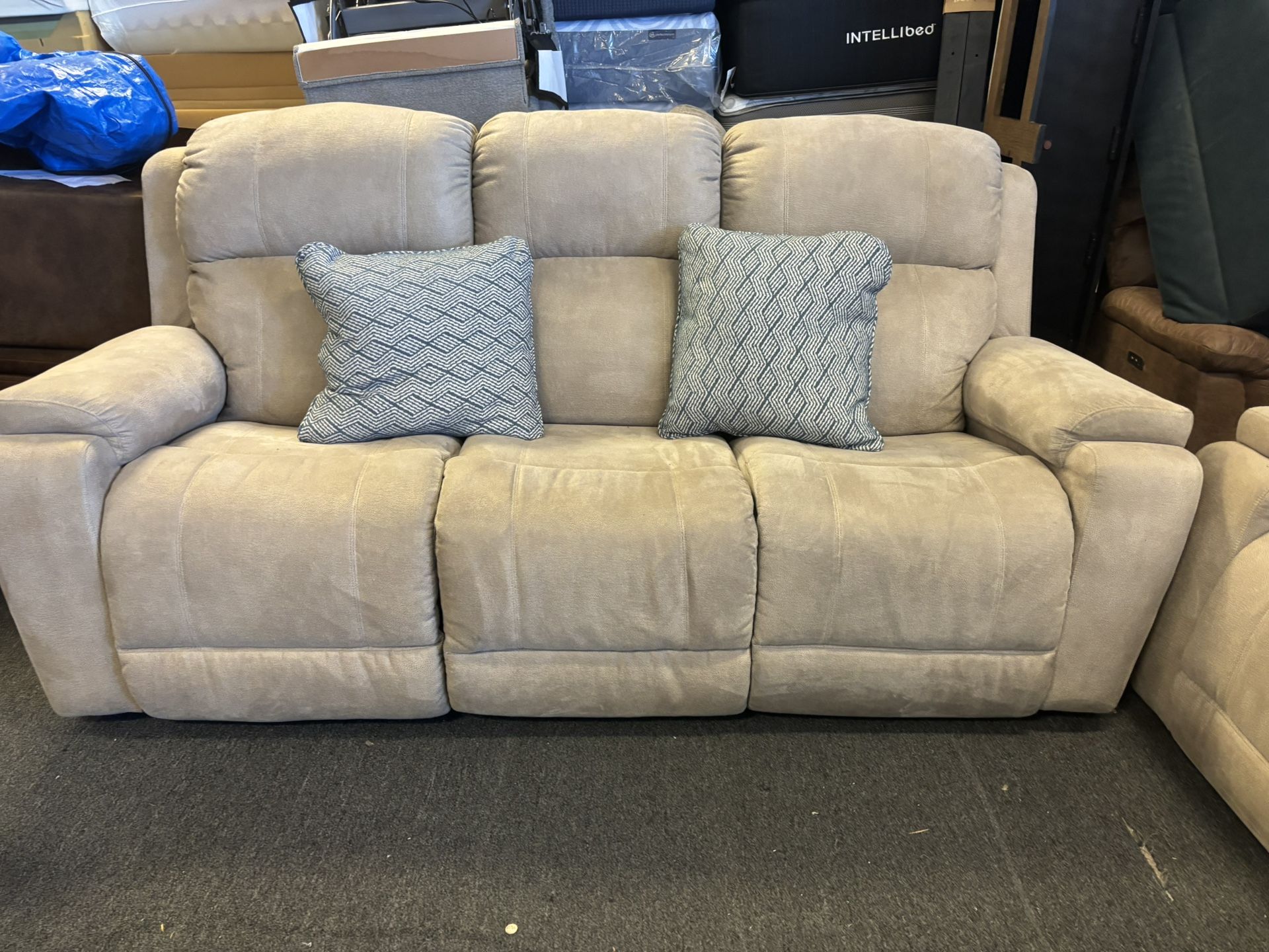Lazy Boy POWER RECLINING SOFA/ Couch  $800 Free Delivery!! 