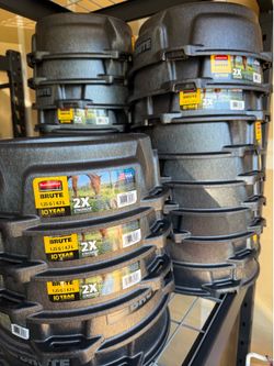Rubbermaid Brute commercial grade animal feed/water bowls