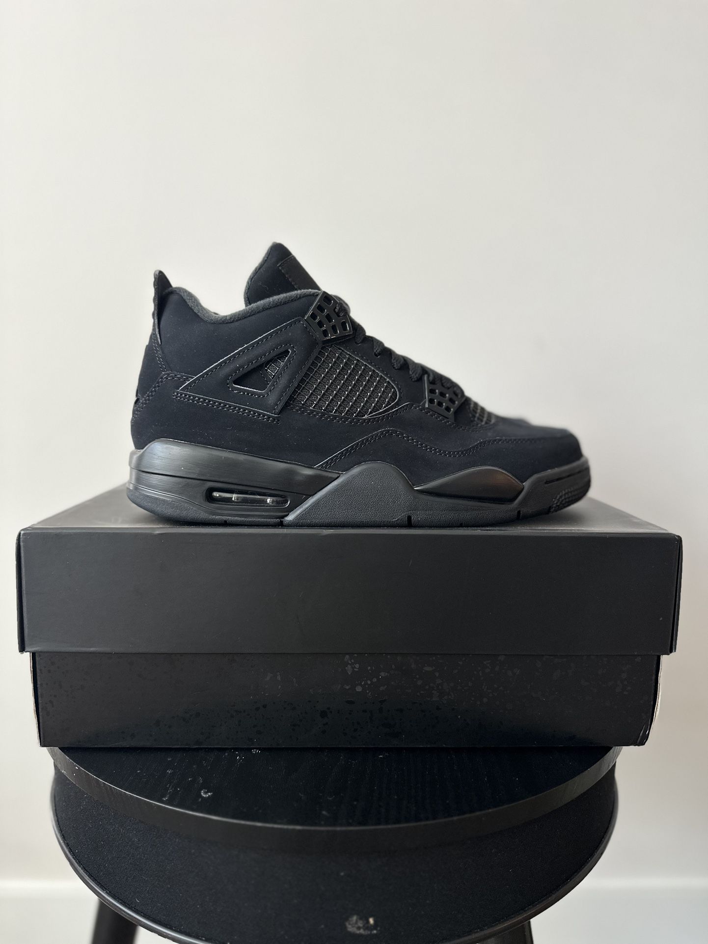 Black Cat Jordan 4