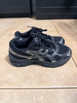 ASICS 1130 size 6