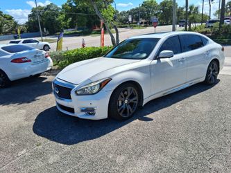 2015 Infiniti Q70