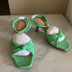 Size 7 Kitten Heels NWB