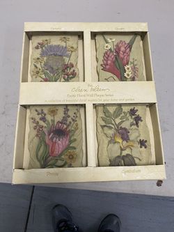 Floral wall plaques to hang on the wall