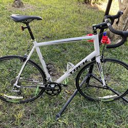 TREK ROADBIKE LARGE 