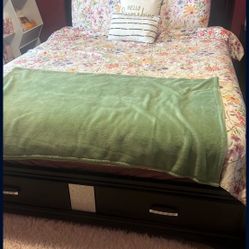Black Queen Bed Set With Nightstand And Dresser With Mirror