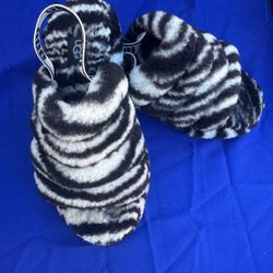 Ugg Slippers Size 4 (girl) 