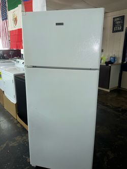 Hot point top freezer refrigerator
