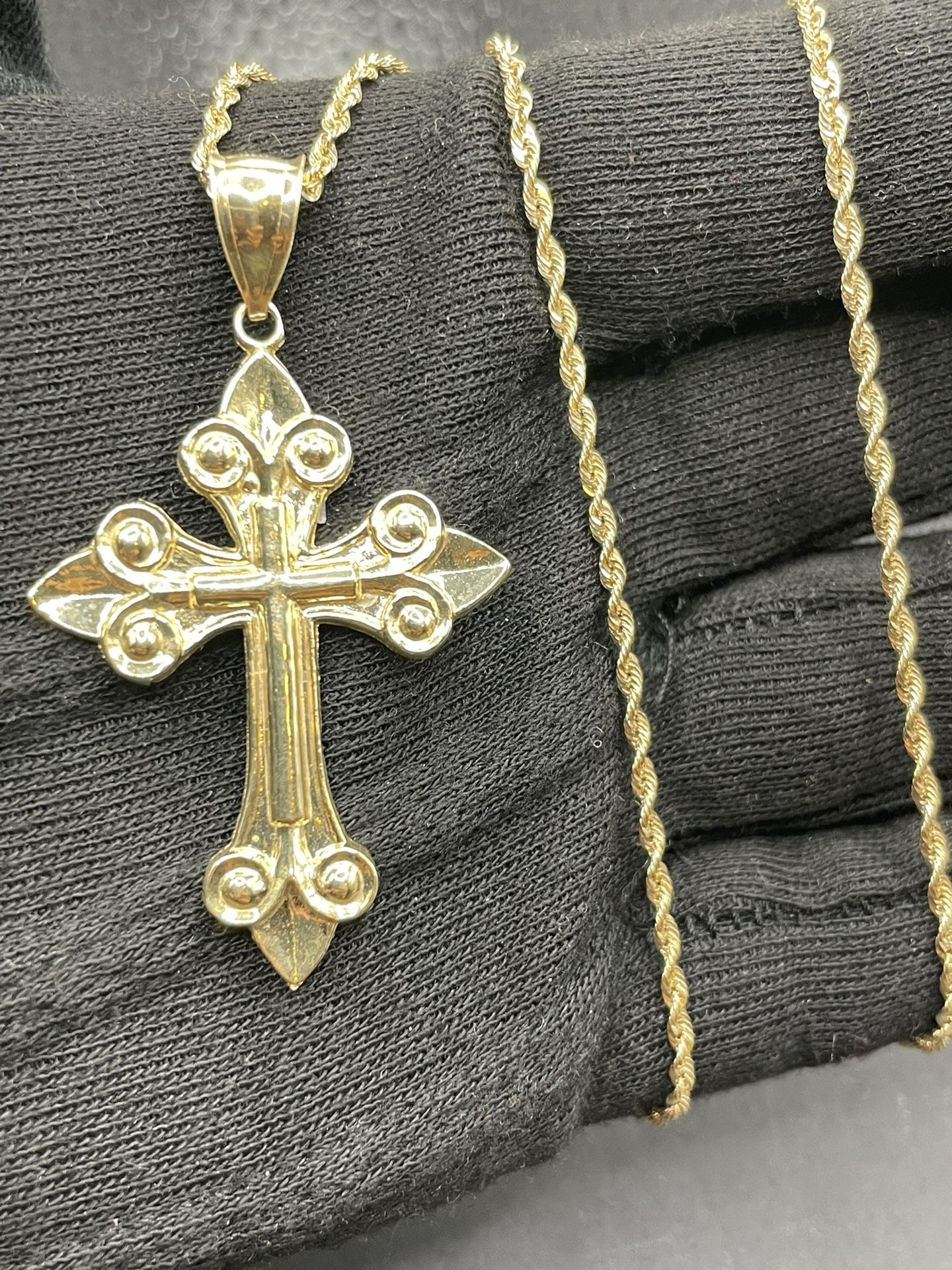 10K Gold Design Cross With 10K Gold Rope Chain