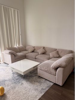 U-Shaped Sectional Sofa - Like New