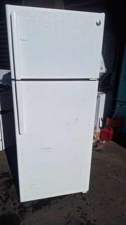 APARTMENT REFRIGERATOR,G E.(DELIVERED)