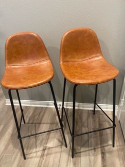 2 Nice Stools