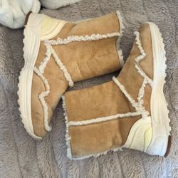 Coach suede lambswool lined size 10