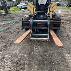 Fork Grapple for wheel loaders for industrial mats