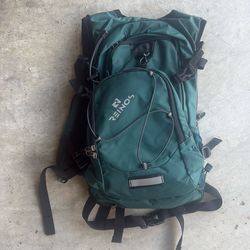 New- Reinos hydration pack w tags