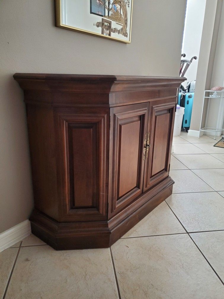 Read Wood Entreans Door Cabinet