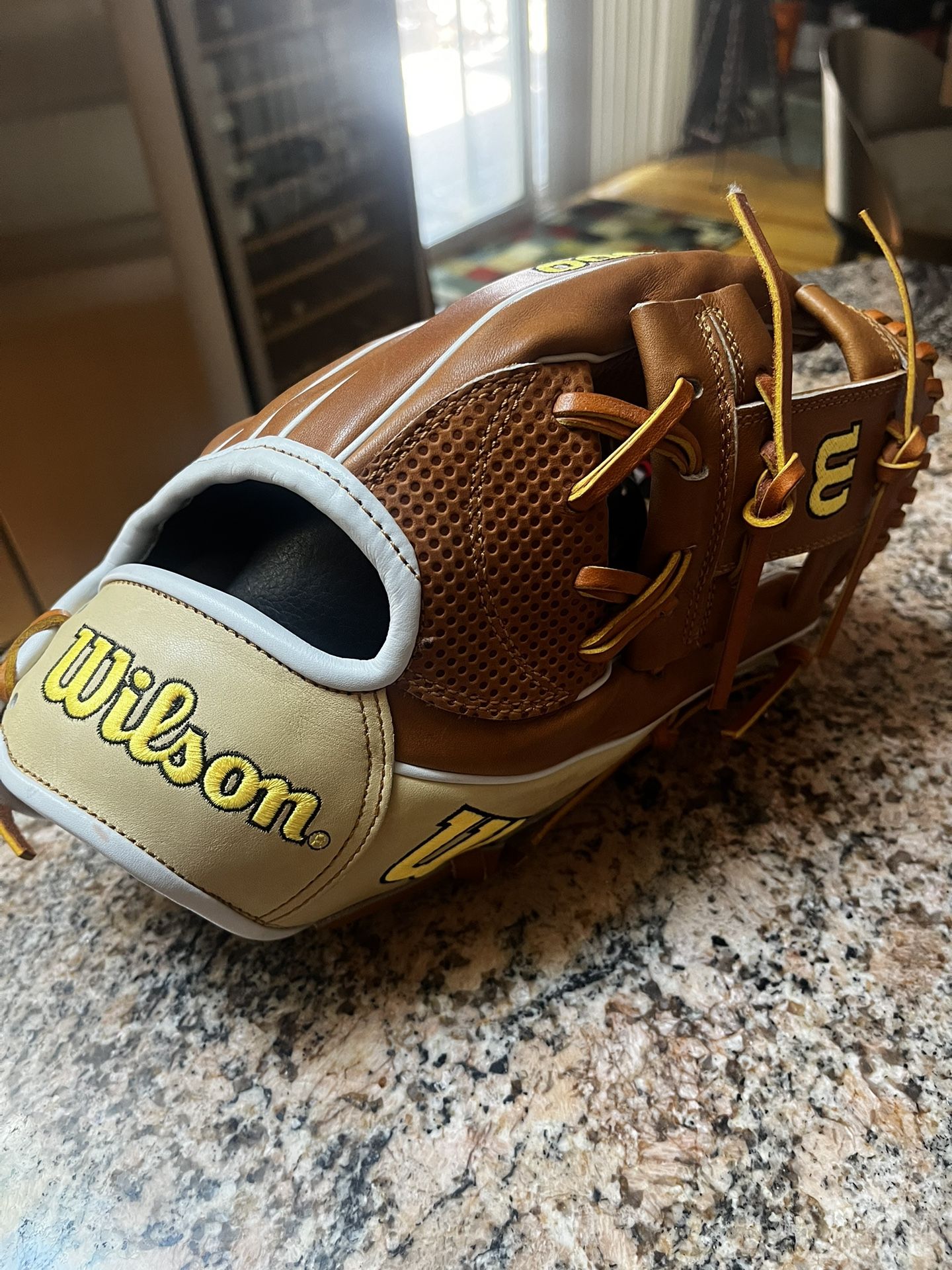 Wilson A2000 11.75” Infield Glove BRAND NEW