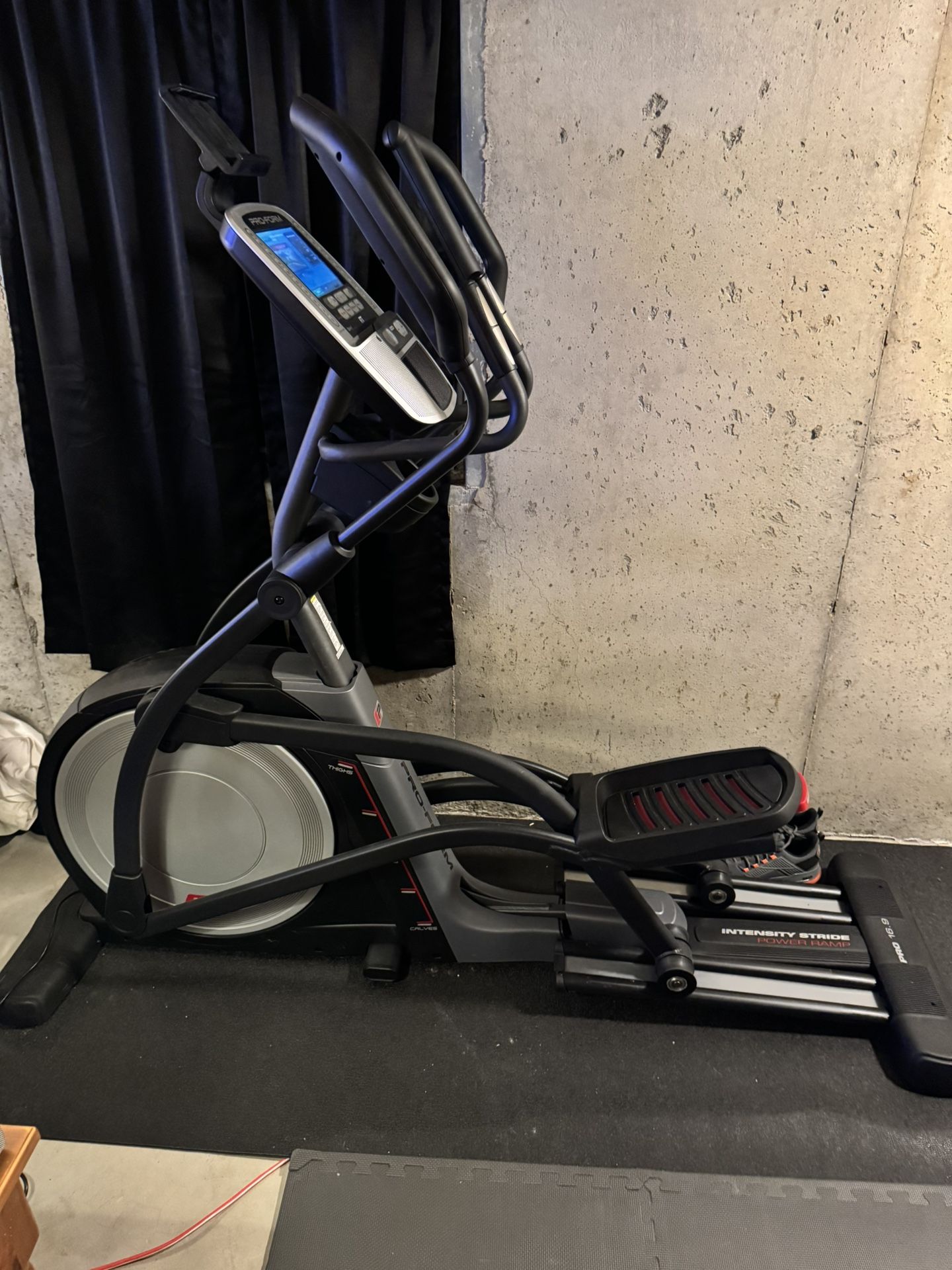 Pro-Form PFEL31315 - Smart Pro 16.9 Elliptical Trainer