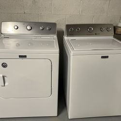 Whirlpool Washer/Dryer Set! PRICED TO SELL FAST! 350$ 350$ In Storage So It’s Pick Up Only!!!