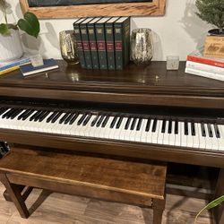 Roland HP3700 Electric Piano