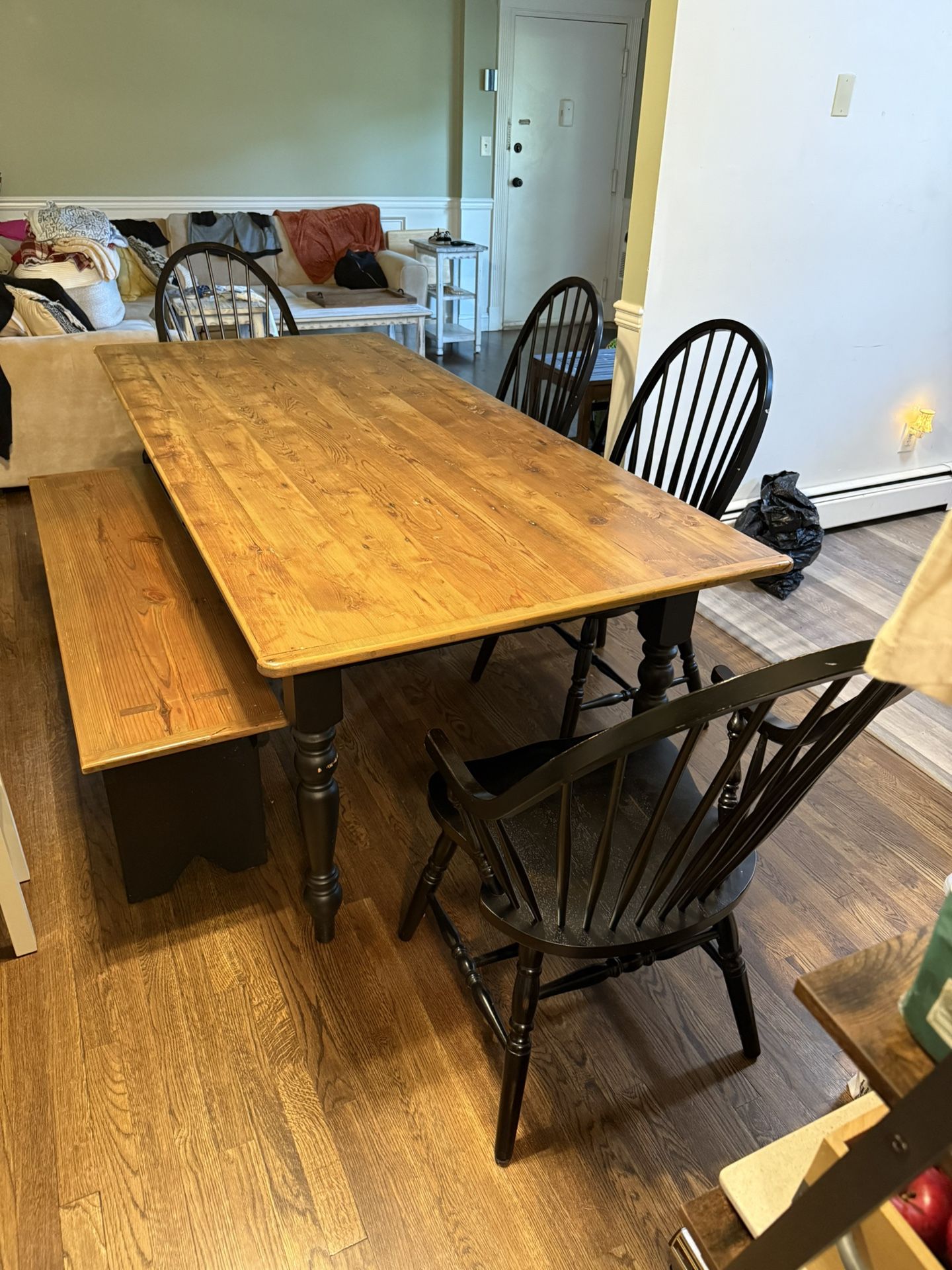 Dinning Room Set With Corner Hutch