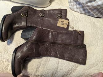 Women's size 6 born boots ,Sperry's,sketchers,bob's,ex hardy Mudd boots,merrell s $15 Each