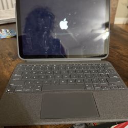 Logitech iPad Gen 10 Case And Keyboard 