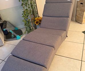 Massaging Lounge Chair