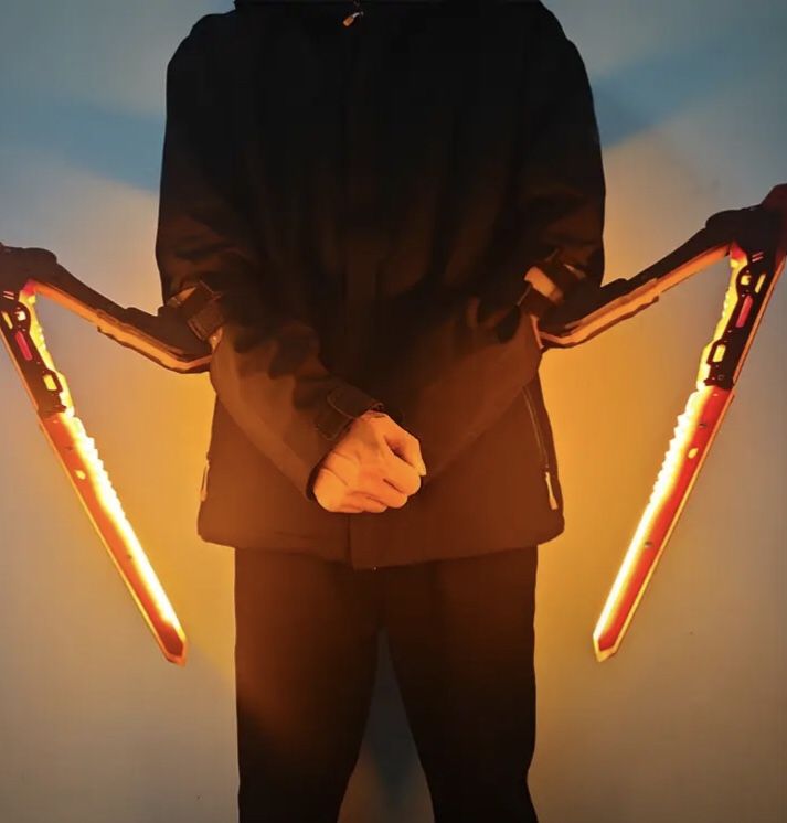 Super Cool Cyberpunk LED Luminous Mantis Knife Weapon Set, Future Technology Wearable Weapon Model