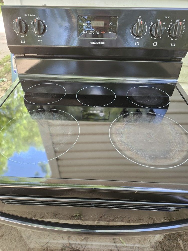 Frigidaire Stove $290