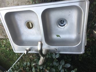 Double sink with faucet very good condition (Best offer)