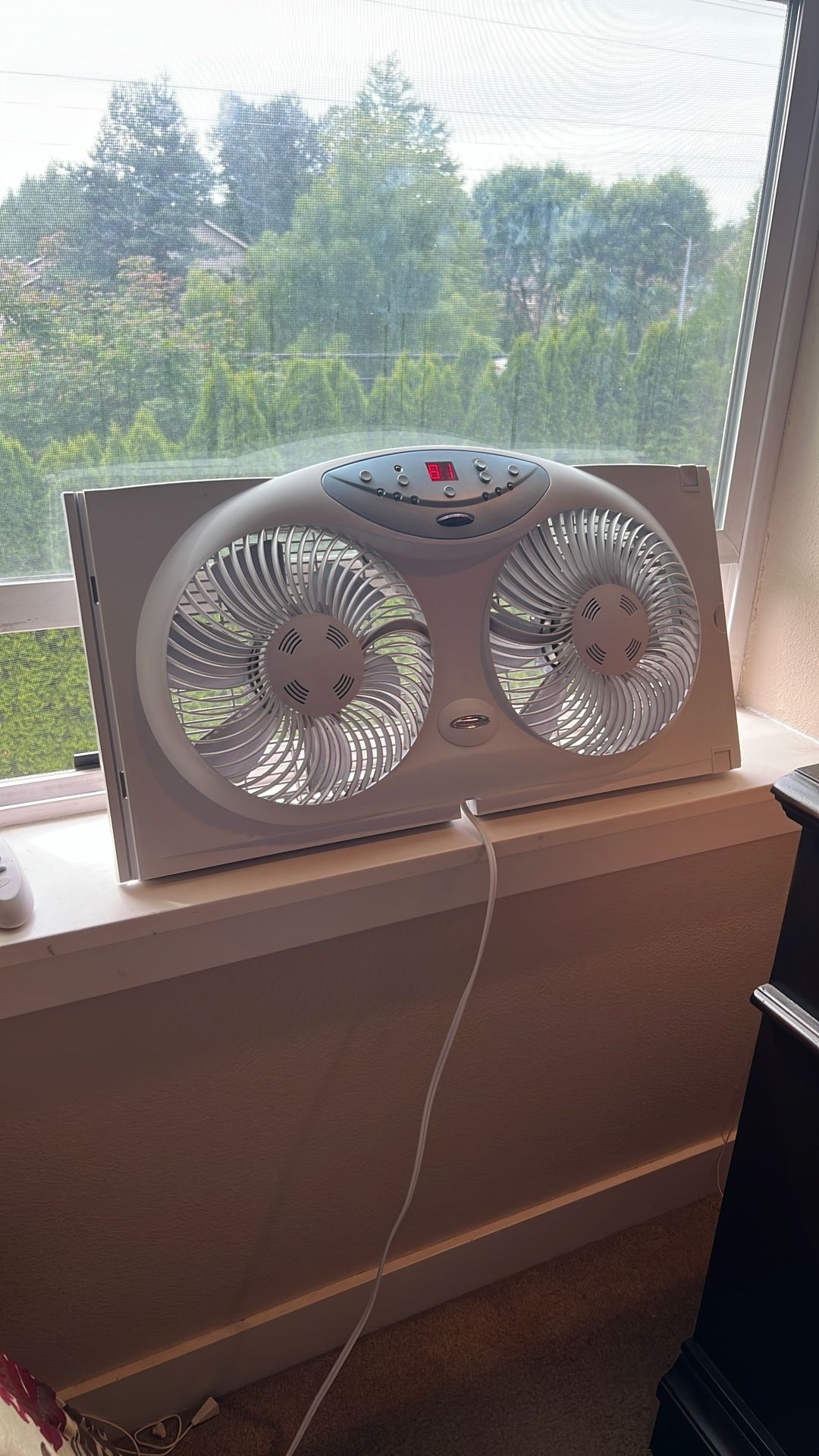 Bionaire Digital Window Fan - Thermostat