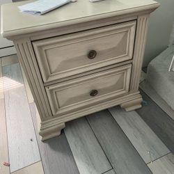 Basic Queen Size Bedroom Set