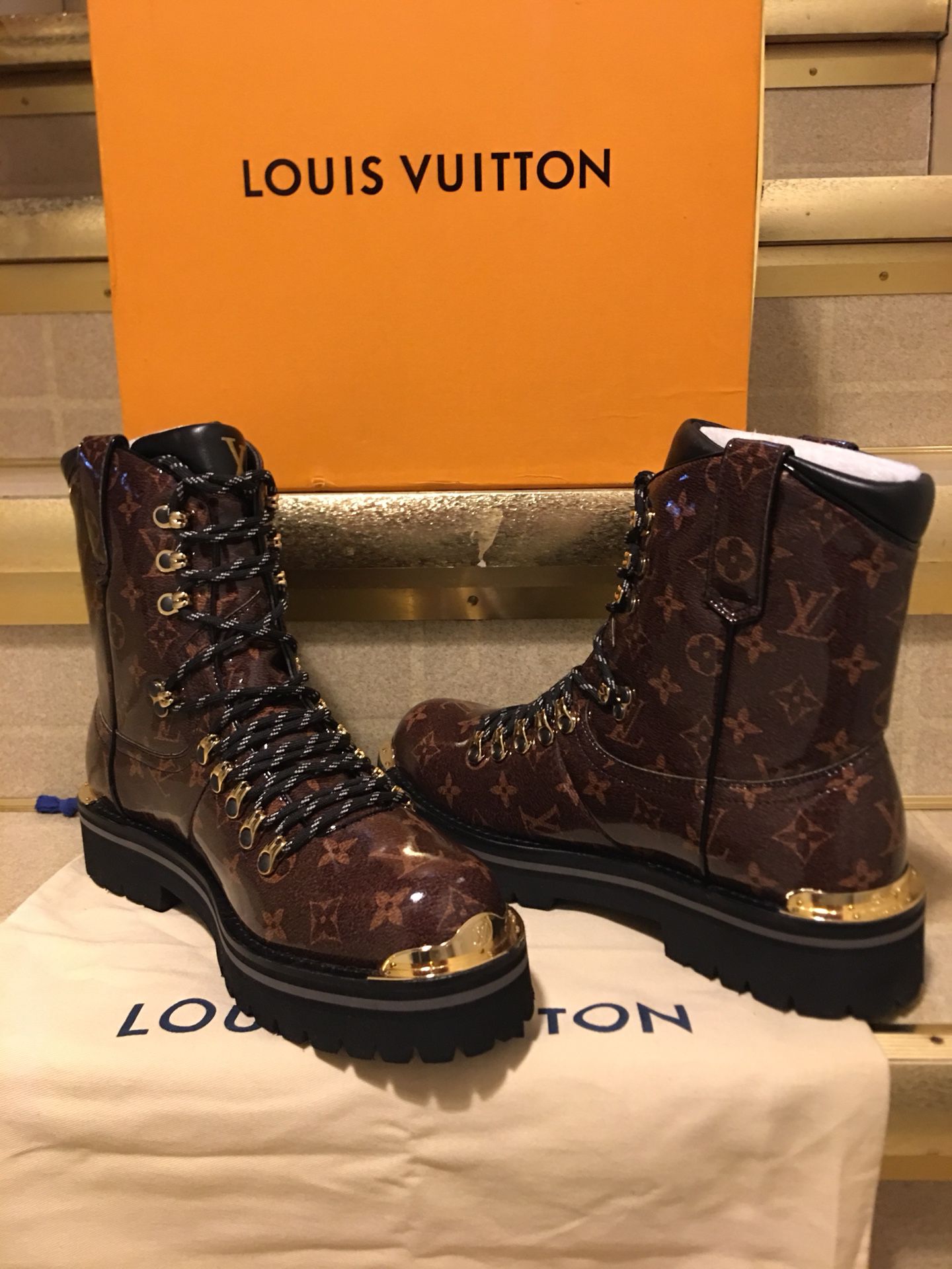 LOUIS VUITTON Monogram Glaze Mens Outland Ankle Boots 8 Ebene 490215