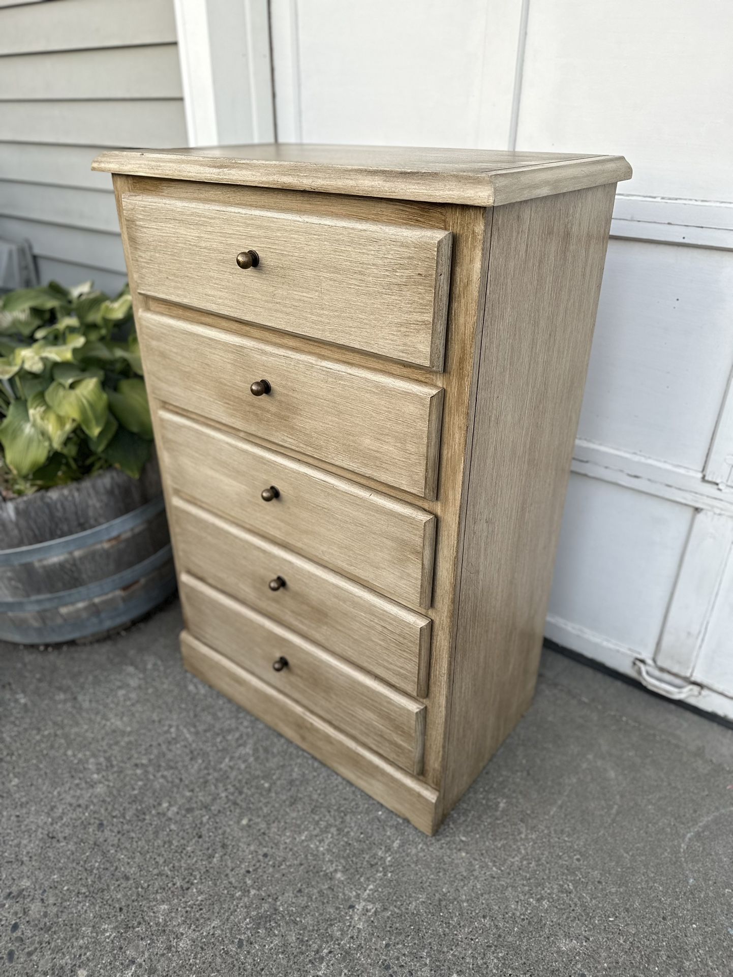 Dresser DELIVERY AVAILABLE