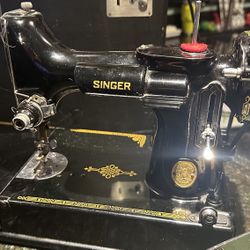 1947 Singer 221 Featherweight Sewing Machine