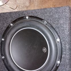 JL W6 12" Used Barely 