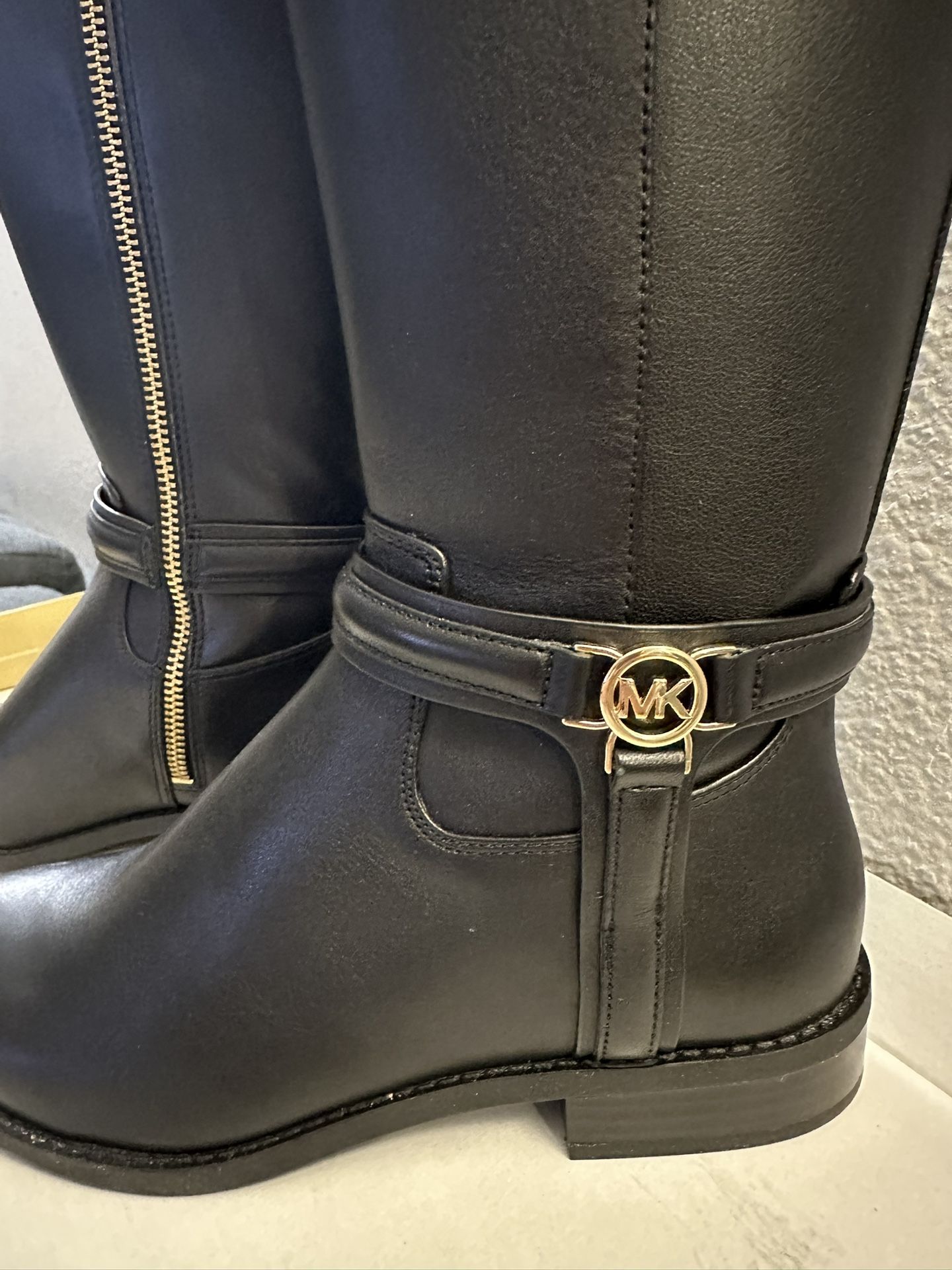 Michael Kors Women Flat Black Boots Size 5