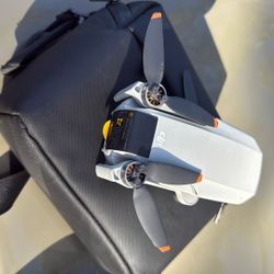 DJI Mini 2 SE Drone + Controller 