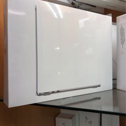 MacBook Air 13” M2 8gb/ 256SSD