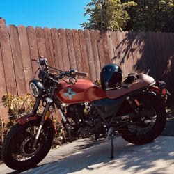 $1300 CSC SG 250 motorcycle cafe style racer