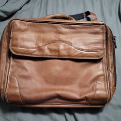 Avenues America Leather Messenger Bag